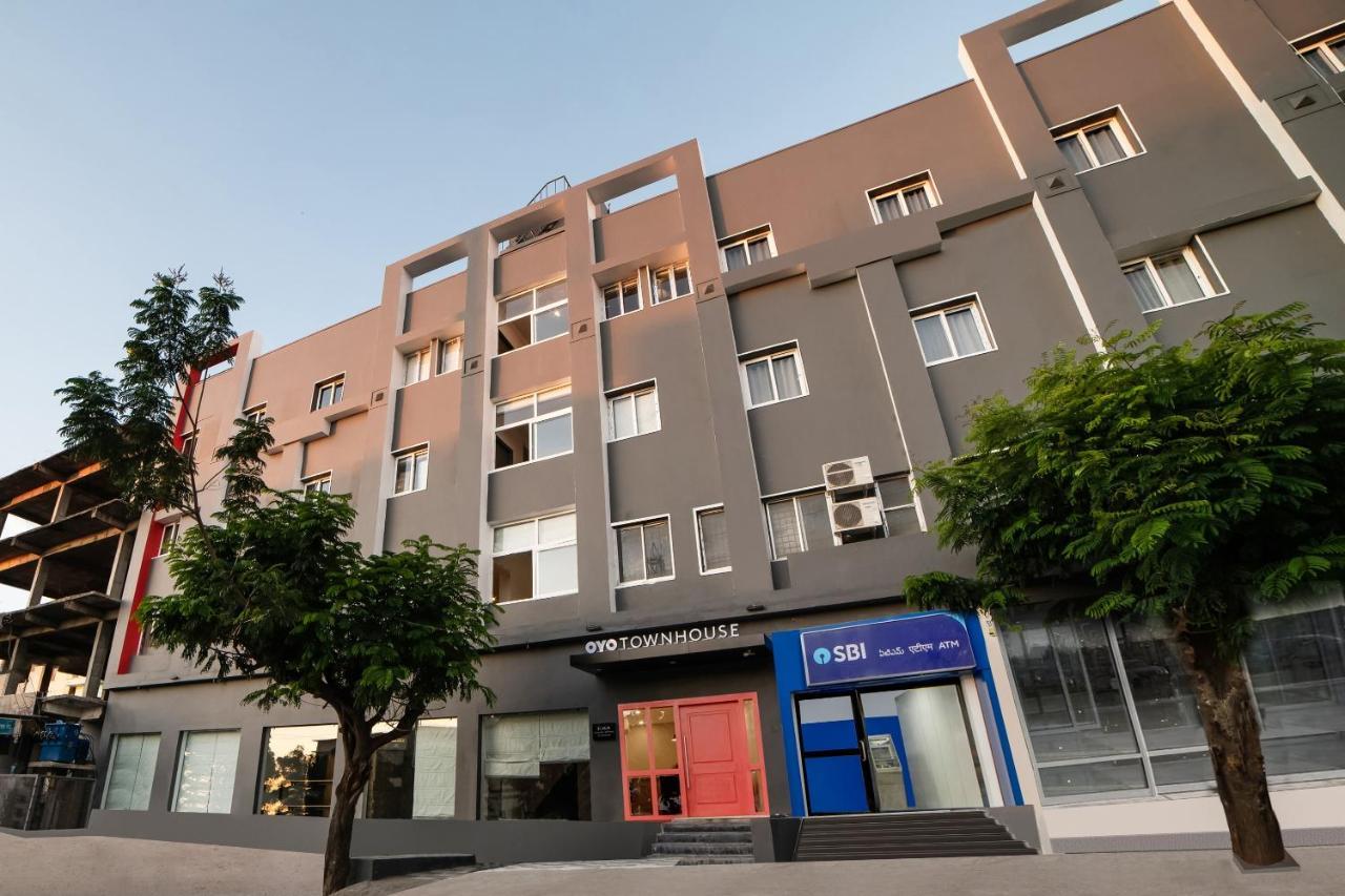 Townhouse Ss Aero Prime Hotell Shamshabad Eksteriør bilde