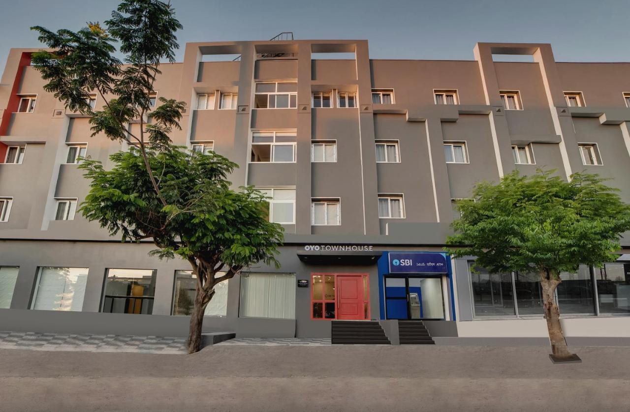 Townhouse Ss Aero Prime Hotell Shamshabad Eksteriør bilde