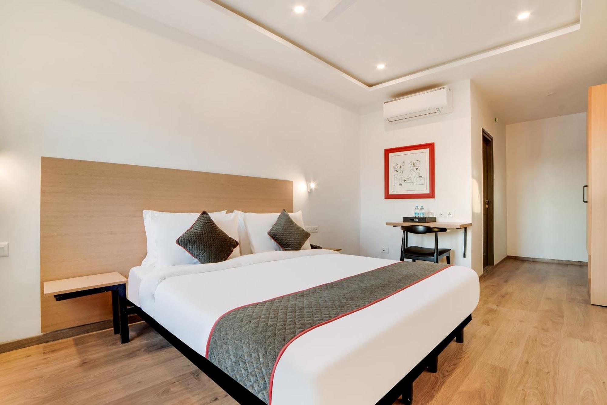 Townhouse Ss Aero Prime Hotell Shamshabad Eksteriør bilde