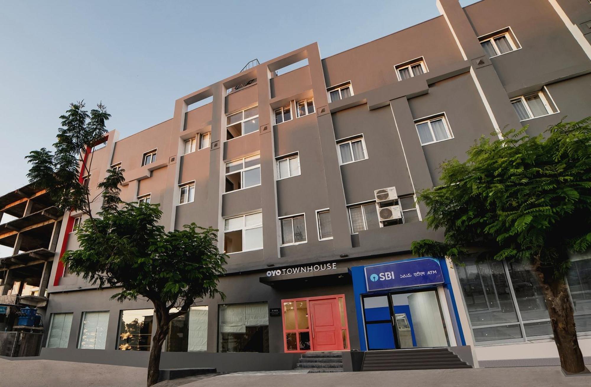 Townhouse Ss Aero Prime Hotell Shamshabad Eksteriør bilde