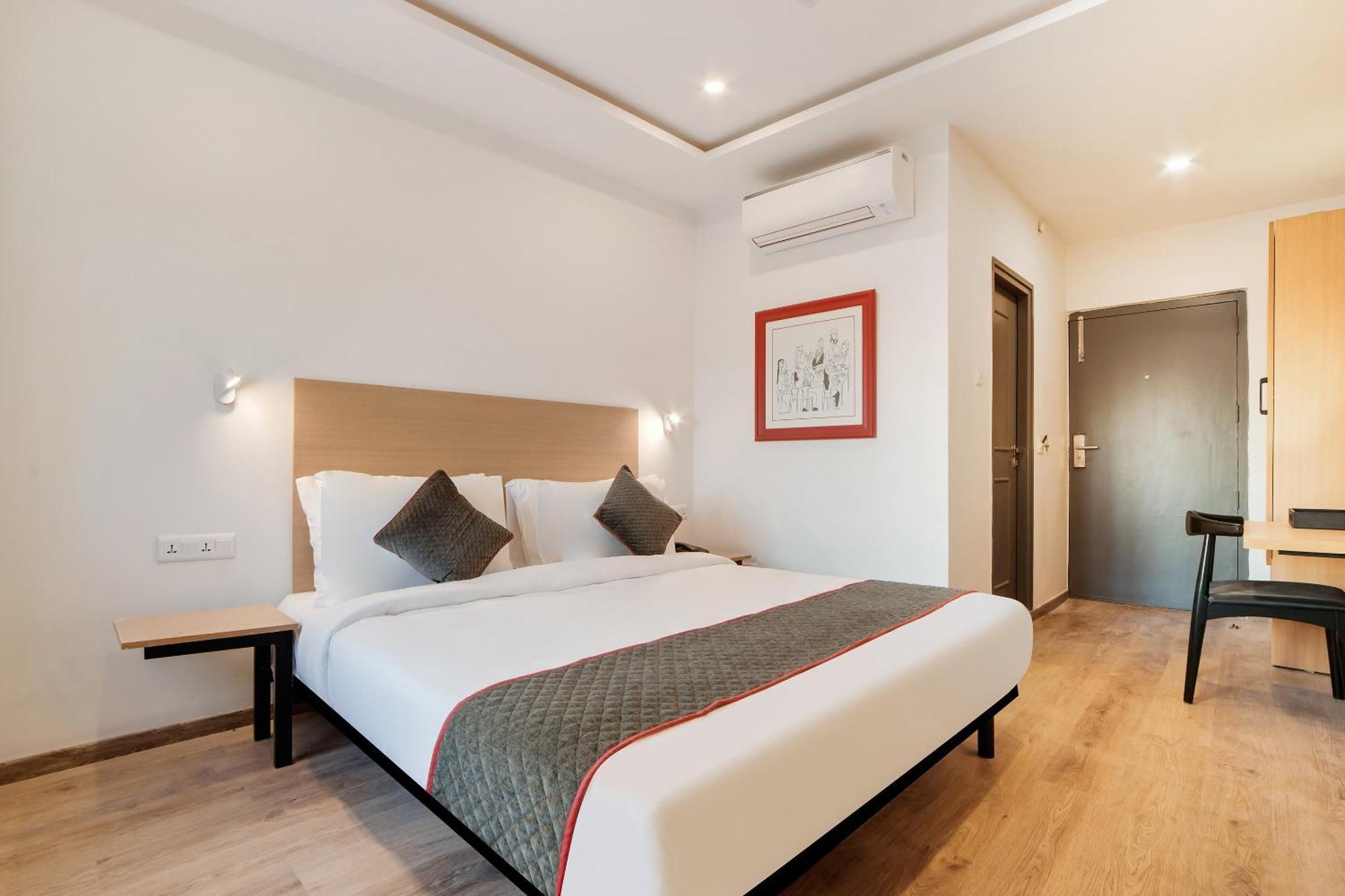 Townhouse Ss Aero Prime Hotell Shamshabad Eksteriør bilde